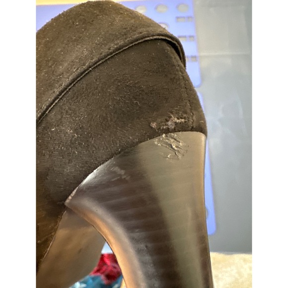 Coach and Four Black Suede Booties size 7.5 Pre-owned Excellent Condition - Picture 5 of 9